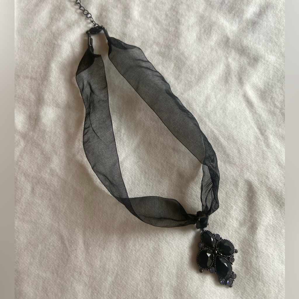 Tulle And Pendant Choker Necklace 28$